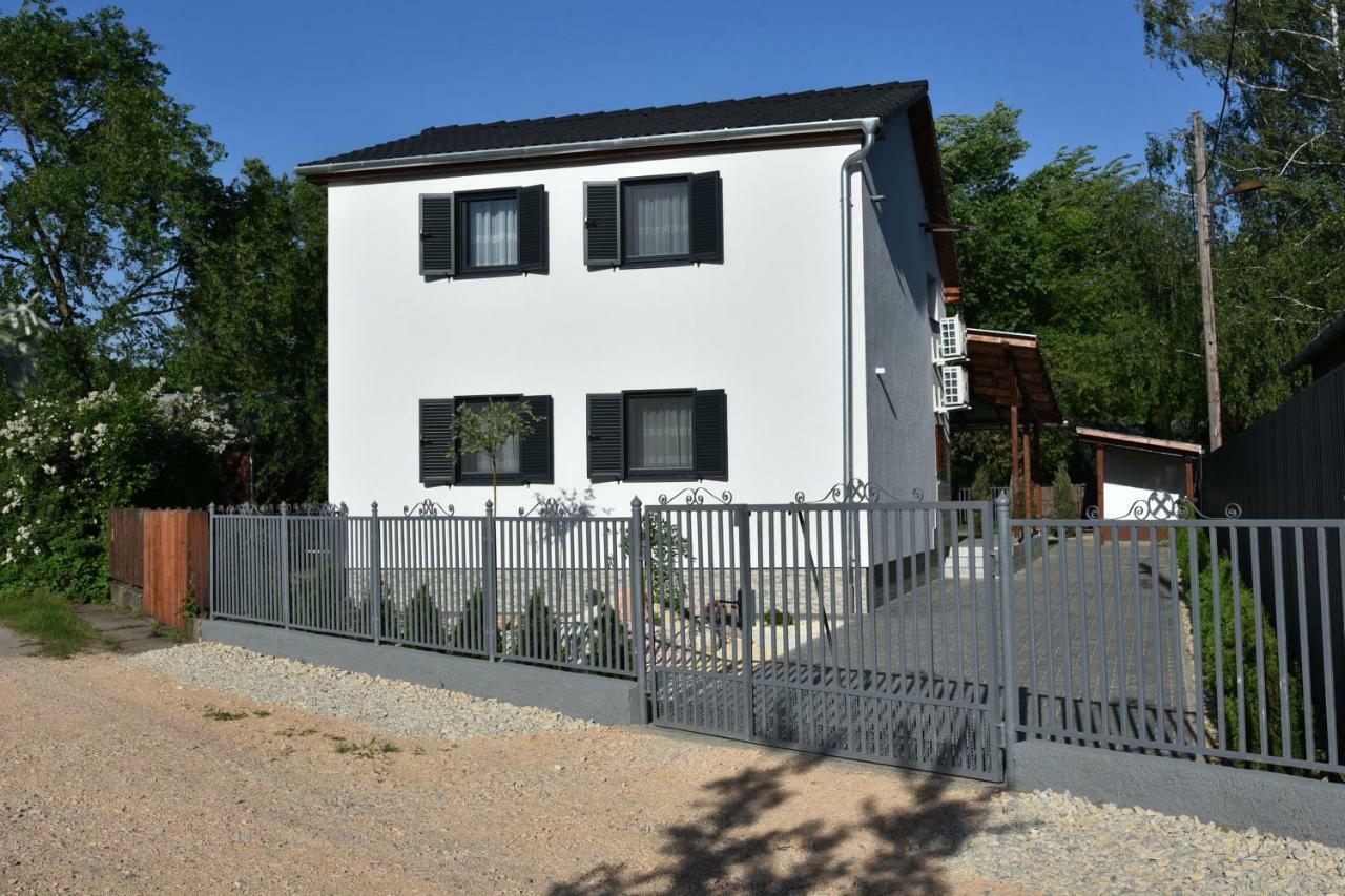 Siraly Apartman Hajdúnánás Exterior foto