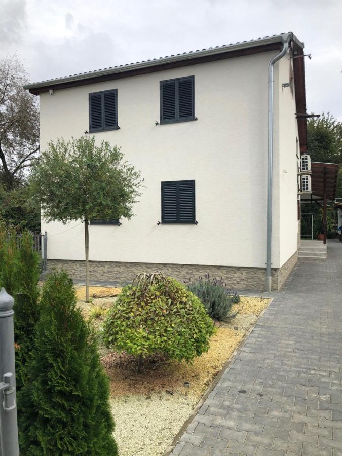 Siraly Apartman Hajdúnánás Exterior foto